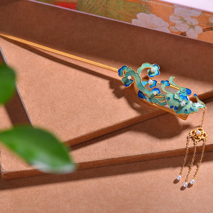 Classic Gold Piece with Timeless Appeal