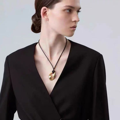 Beautiful Gold Necklace with Unique Style