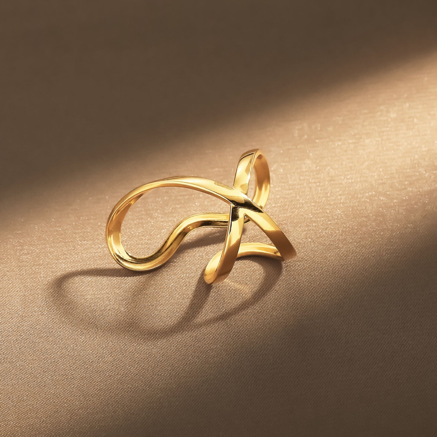 Classic Gold Bracelet with Timeless Appeal