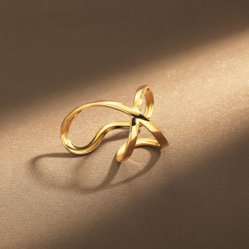 Classic Gold Bracelet with Timeless Appeal