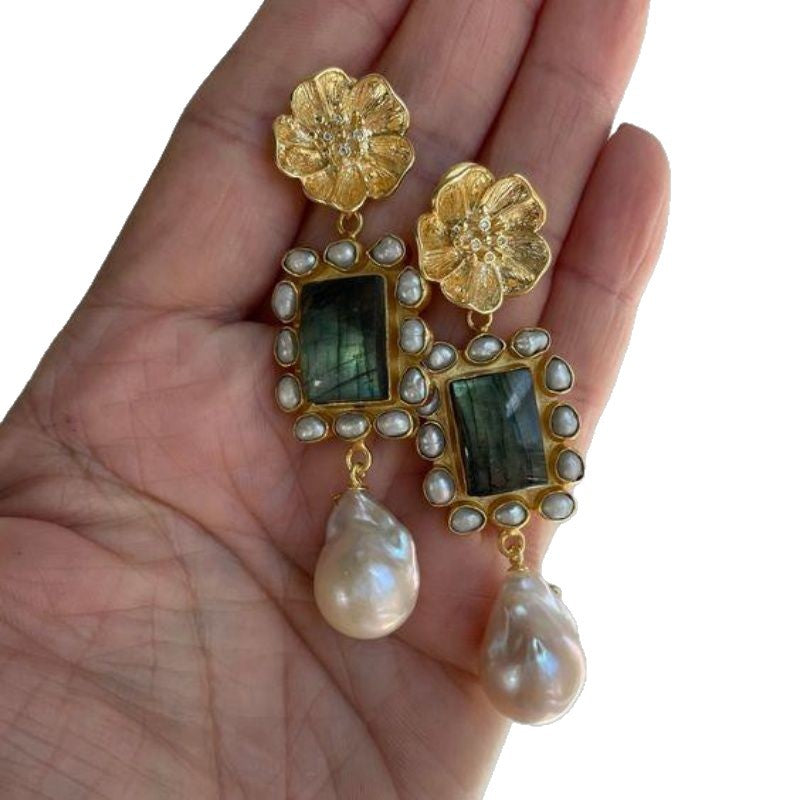 Romantic Pearl Earring for Special Moments