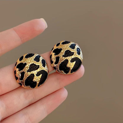 Elegant Gold Earring for Every Occasion