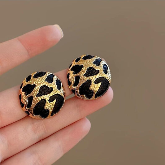 Elegant Gold Earring for Every Occasion