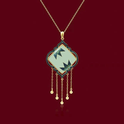 Classic Silver Pendant with Timeless Appeal