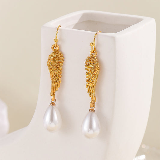 Charming Gold Earring for Any Occasion