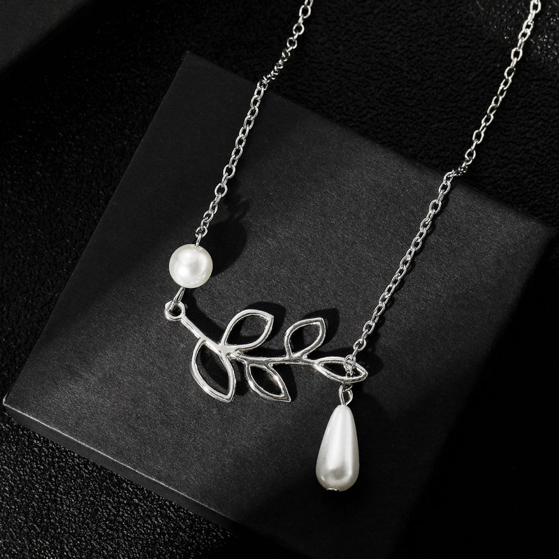 Beautiful Pearl Necklace with Unique Style