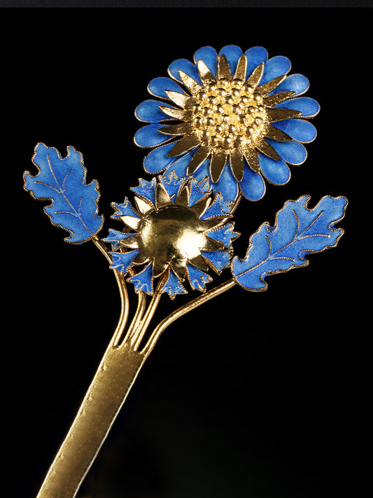 Charming Gold Piece for Any Occasion