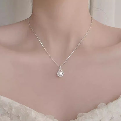 Classic Pearl Necklace with Timeless Appeal