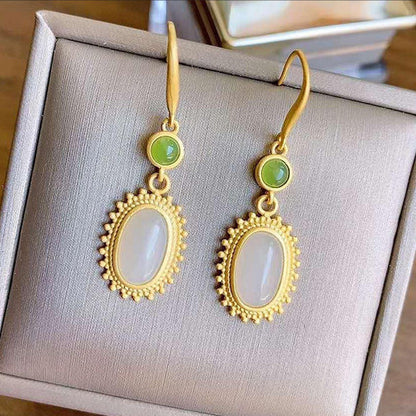 Classic Gold Earring with Timeless Appeal