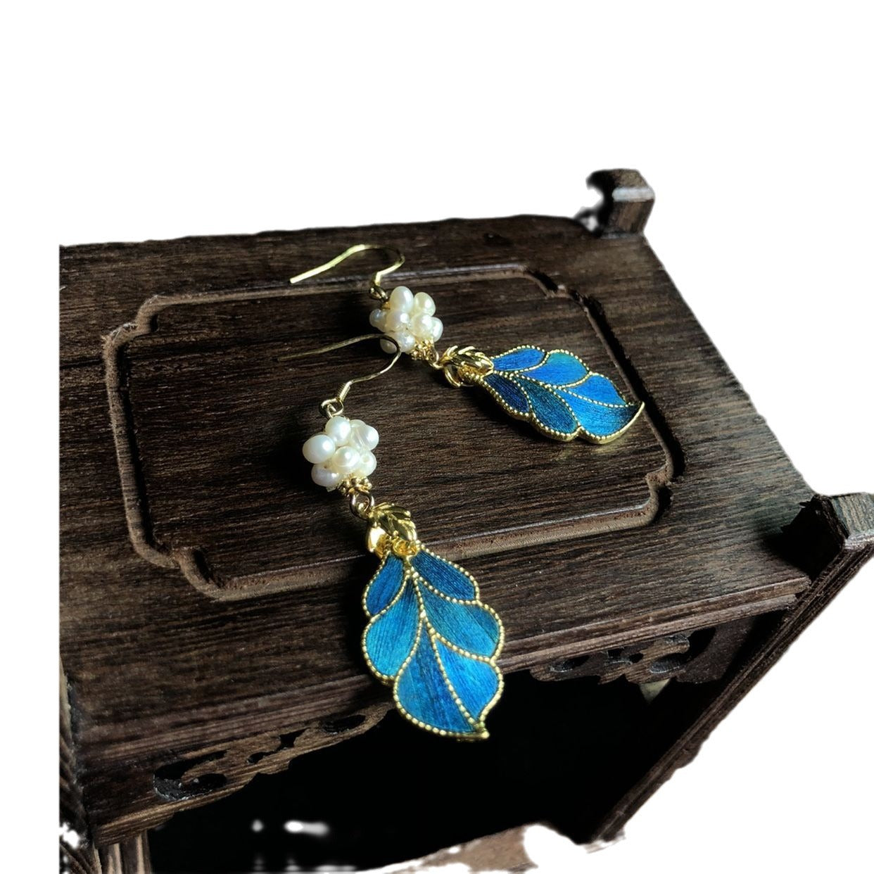 Classic Pearl Earring with Timeless Appeal