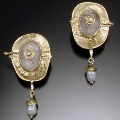 Classic Gold Earring with Timeless Appeal