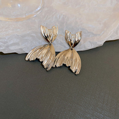 Charming Silver Earring for Any Occasion
