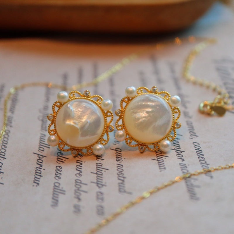 Charming Gold Earring for Any Occasion