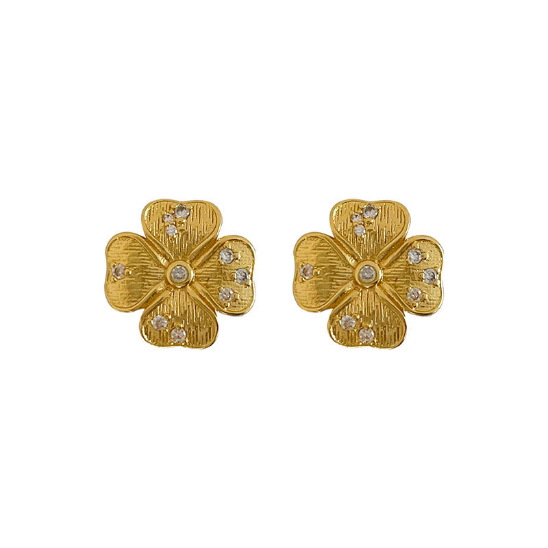 Charming Earring for Any Occasion