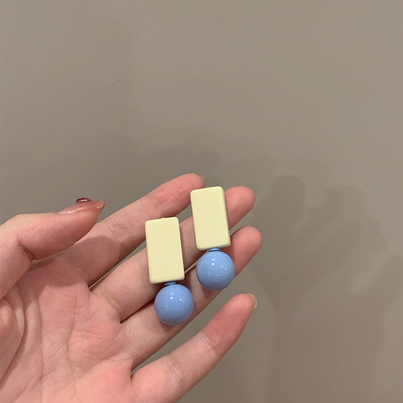Charming Earring for Any Occasion