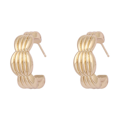 Charming Gold Earring for Any Occasion