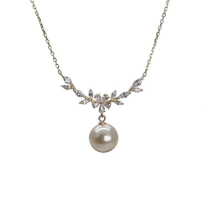 Beautiful Pearl Necklace with Unique Style