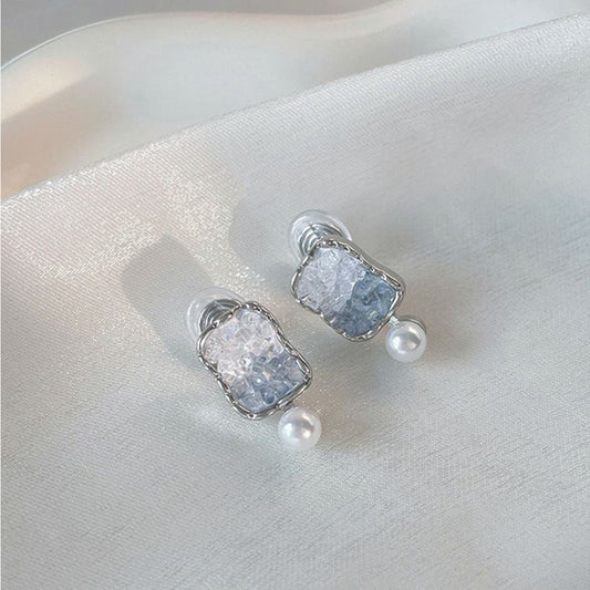 Classic Pearl Earring with Timeless Appeal