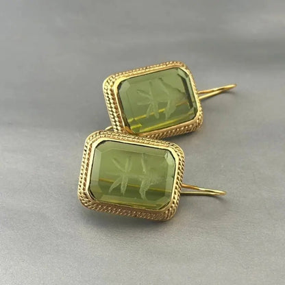 Charming Piece for Any Occasion