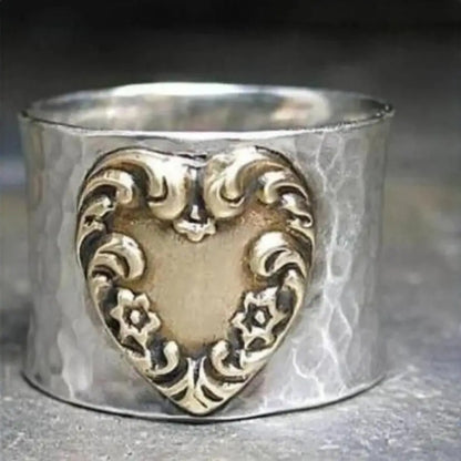 Classic Silver Ring with Timeless Appeal