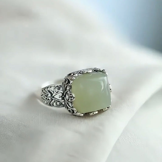 Classic Silver Ring with Timeless Appeal