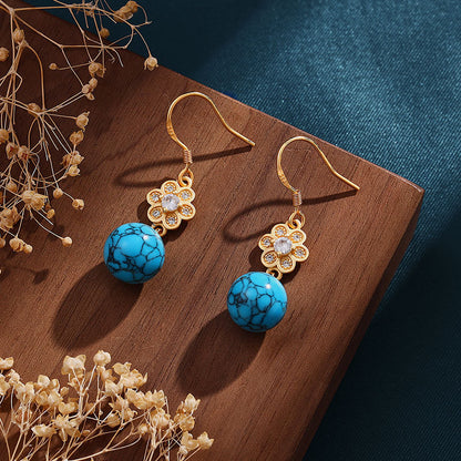 Classic Gold Earring with Timeless Appeal