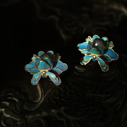 Beautiful Gold Earring with Unique Style