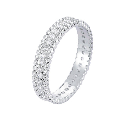 Classic Gold Ring with Timeless Appeal