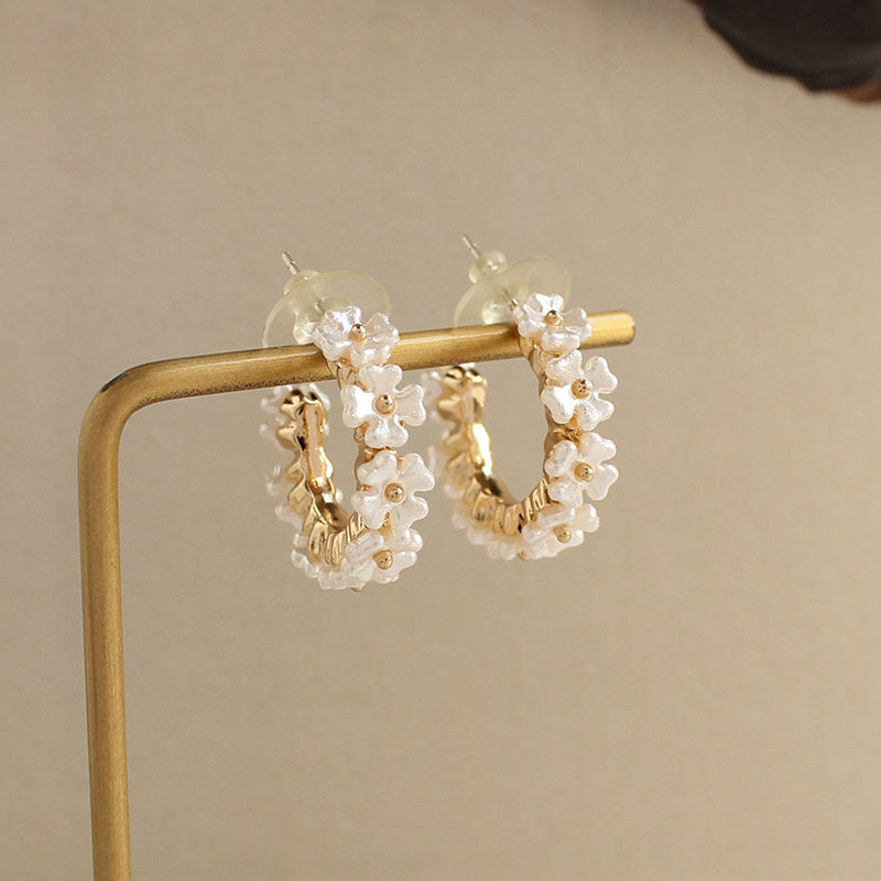 Charming Silver Earring for Any Occasion