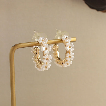 Charming Silver Earring for Any Occasion
