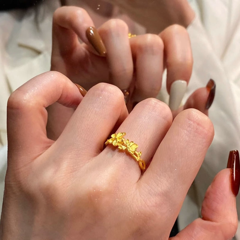 Classic Gold Ring with Timeless Appeal