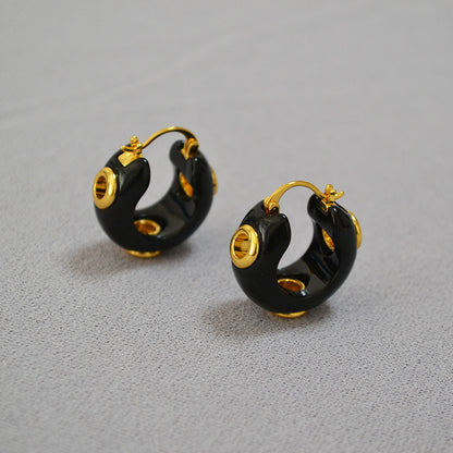 Classic Gold Earring with Timeless Appeal