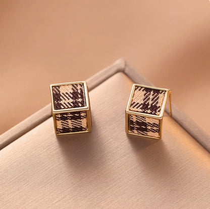Charming Earring for Any Occasion