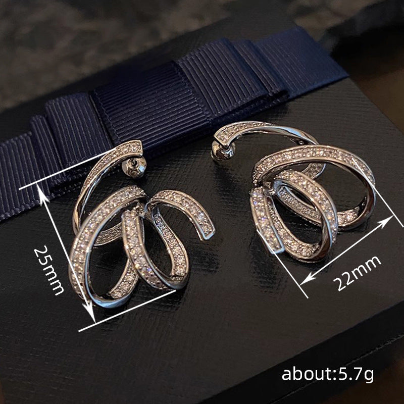 Charming Earring for Any Occasion