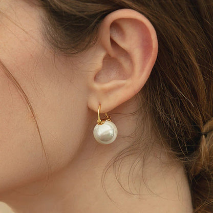 Classic Pearl Earring with Timeless Appeal