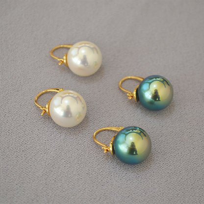 Elegant Gold Earring for Every Occasion