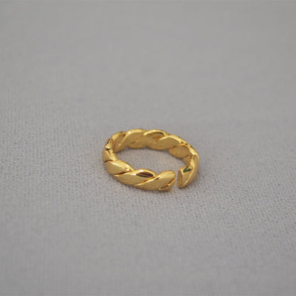 Romantic Gold Ring for Special Moments