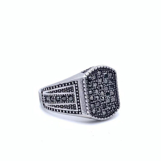 Classic Gold Ring with Timeless Appeal