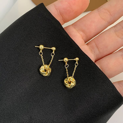 Charming Gold Earring for Any Occasion