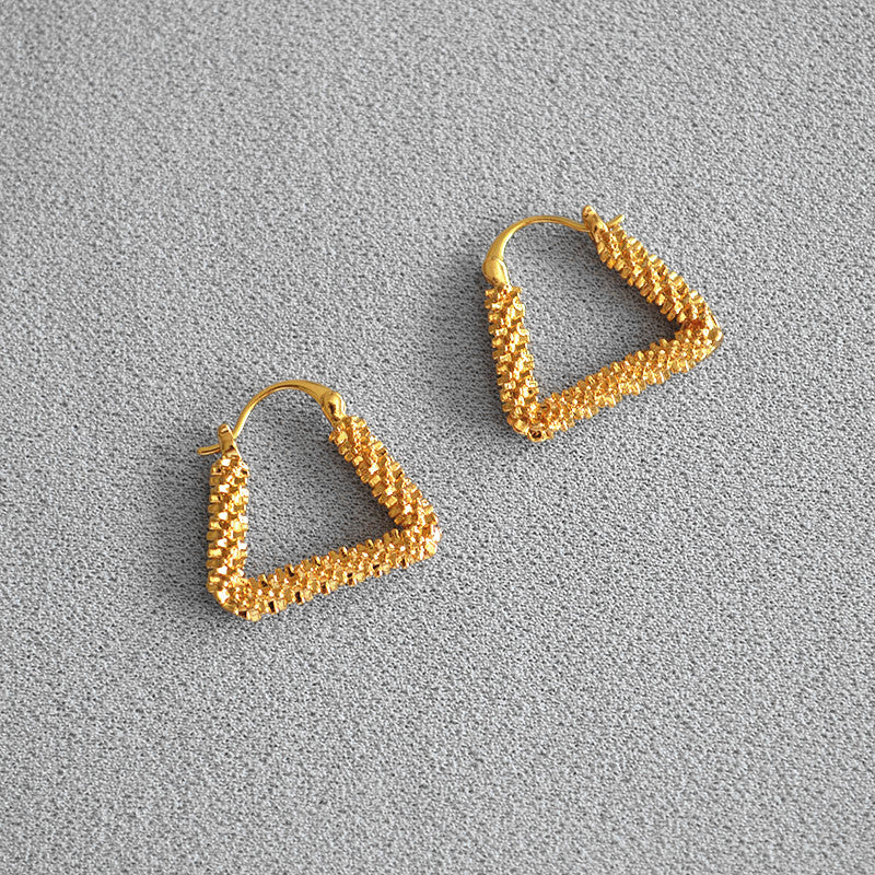 Elegant Gold Earring for Every Occasion