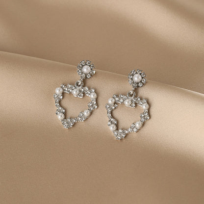 Classic Pearl Earring with Timeless Appeal