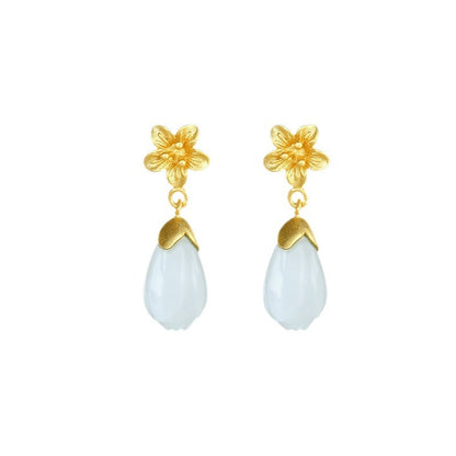 Classic Gold Earring with Timeless Appeal