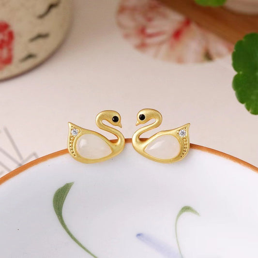 Romantic Gold Earring for Special Moments