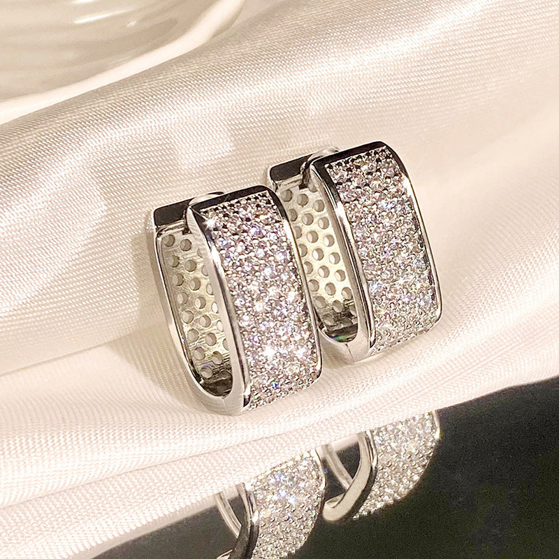 Charming Earring for Any Occasion