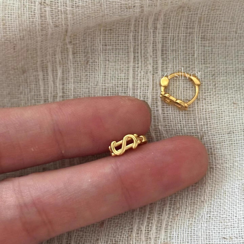 Beautiful Gold Earring with Unique Style