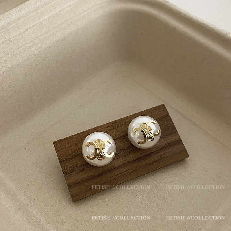 Classic Pearl Earring with Timeless Appeal