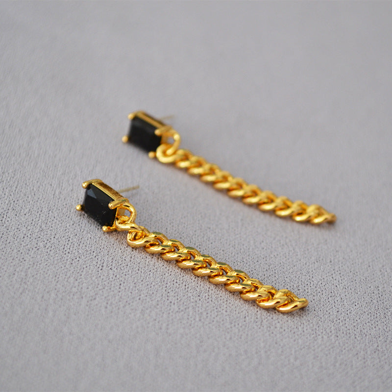 Charming Gold Earring for Any Occasion