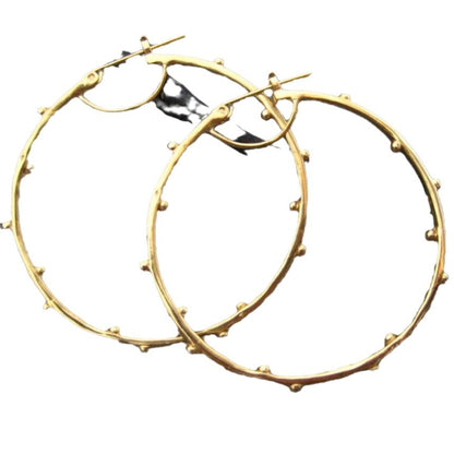 Classic Gold Ring with Timeless Appeal