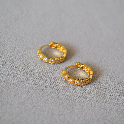 Classic Gold Earring with Timeless Appeal