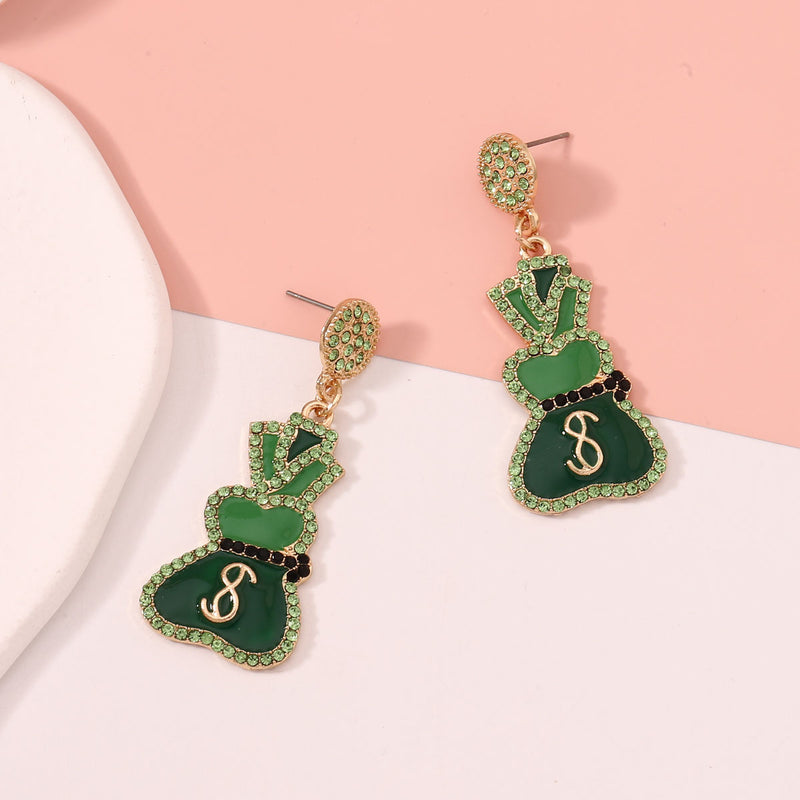 Charming Earring for Any Occasion